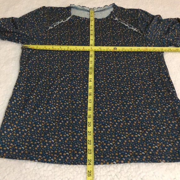 Tiny floral pattern top - Picture 3 of 8